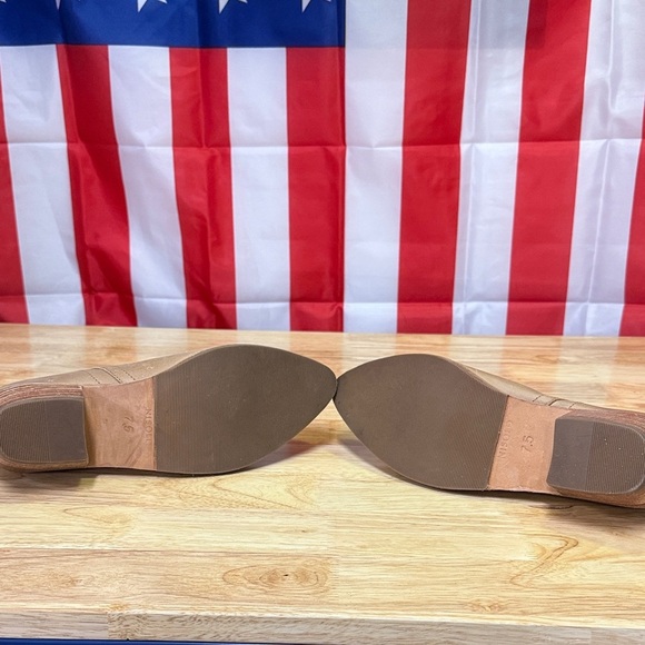 Nisolo Tan Leather Ankle Boots - Picture 9 of 10